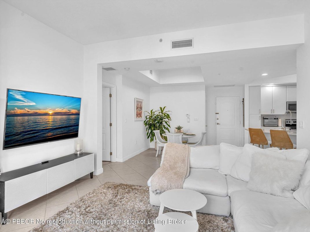 Dining room, Interior, Kitchen, Living room, Recessed Lighting