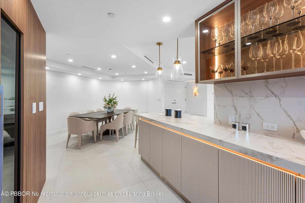 Dining room, Interior, Marble Walls, Pendant Lights, Recessed Lighting