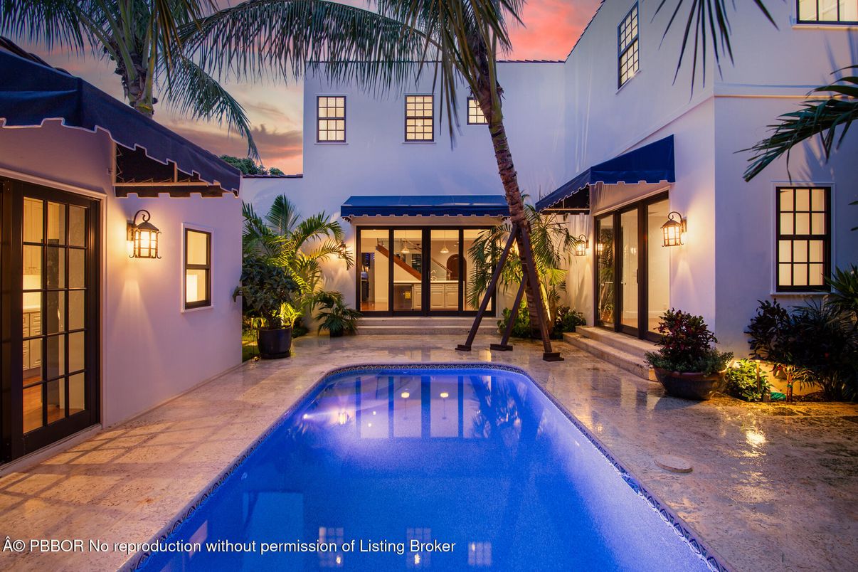 Exterior, Pool