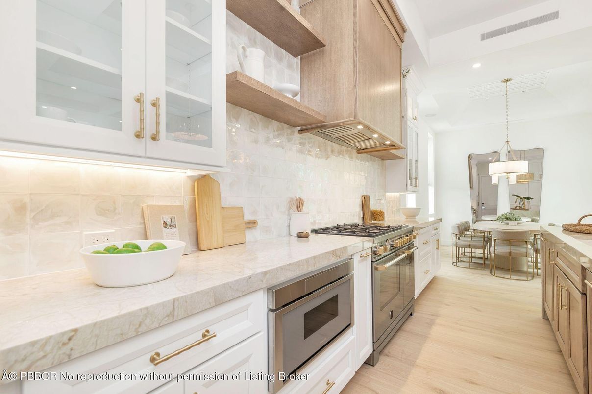 Chandelier, Dining room, Interior, Kitchen, Pendant Lights, Recessed Lighting, Stainless Steel Appliances, Wood Texture Flooring