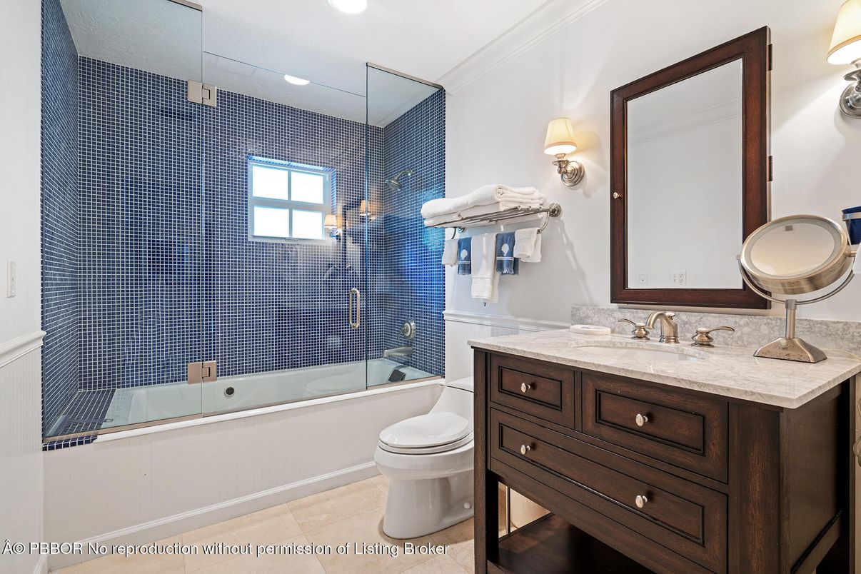 Bathroom, Interior, Recessed Lighting