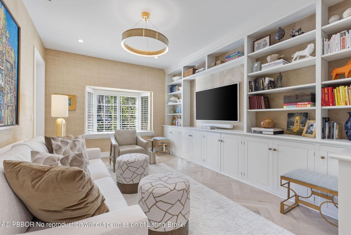 Interior, Living room, Pendant Lights, Recessed Lighting, Wood Texture Flooring