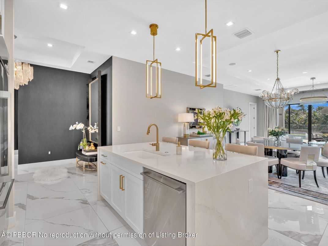 Chandelier, Dining room, Interior, Kitchen, Marble, Pendant Lights, Recessed Lighting