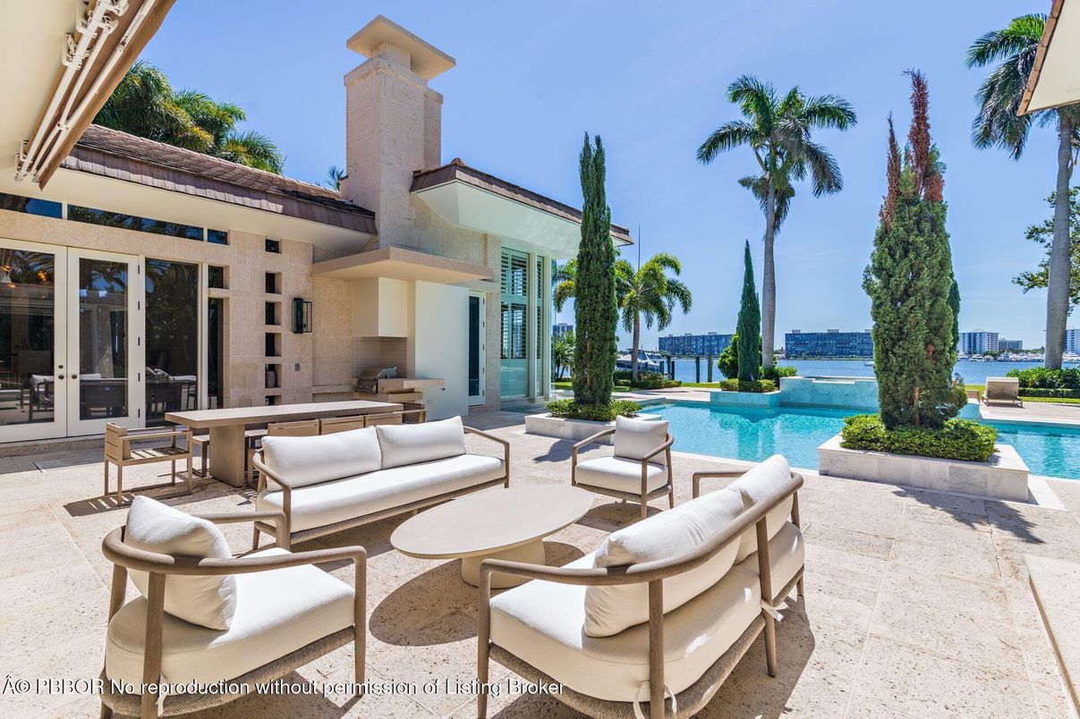 Exterior, Pool, Water