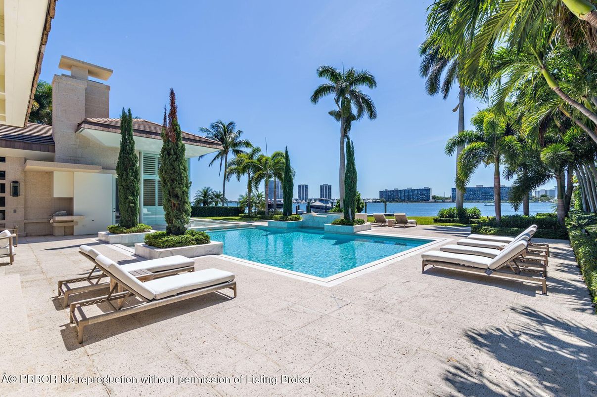 Exterior, Pool, Water