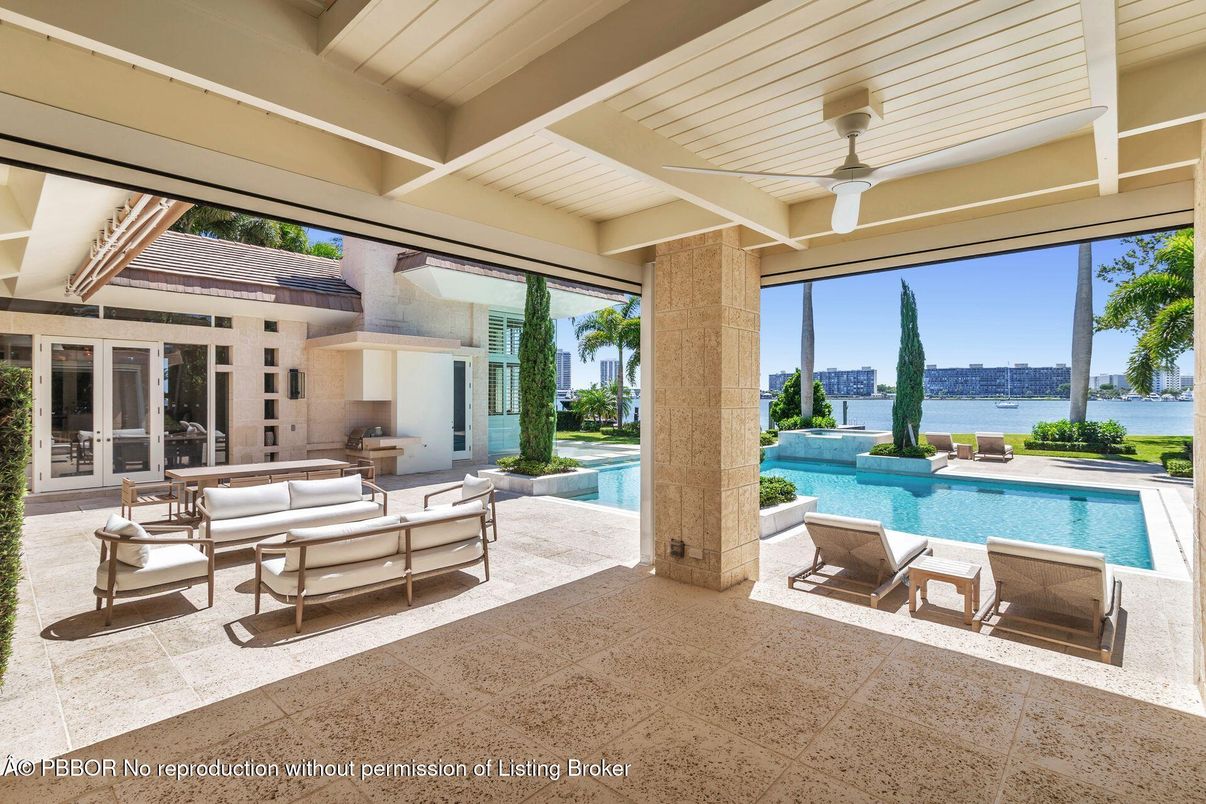 Interior, Living room, Pool, Water