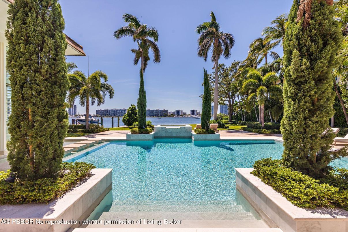 Exterior, Pool, Water