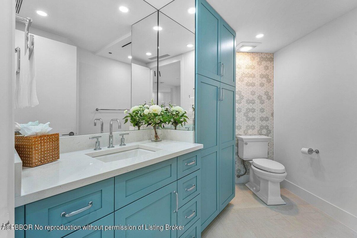 Bathroom, Interior, Recessed Lighting