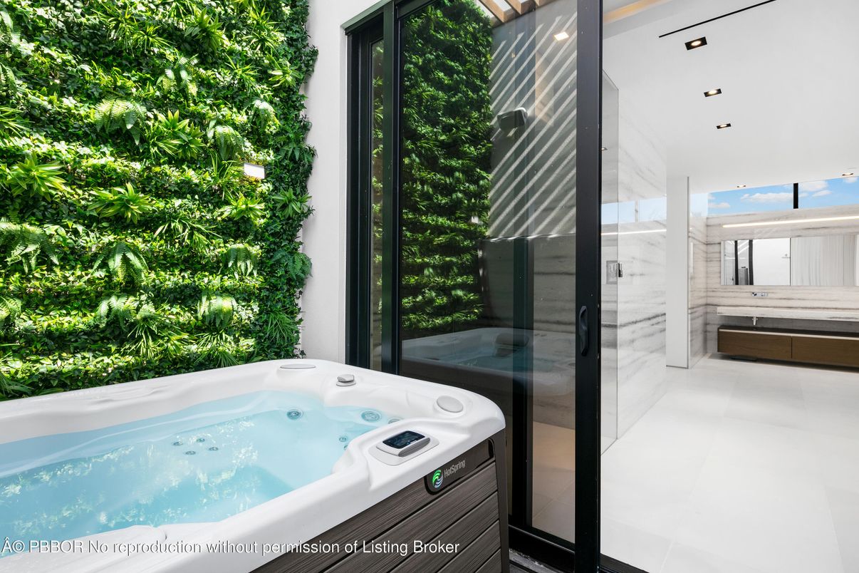 Exterior, Hot Tub