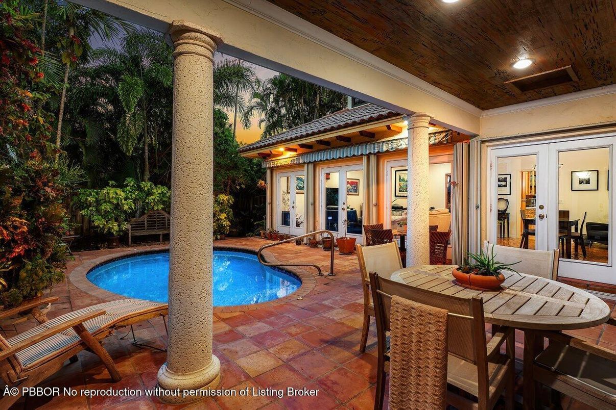 Exterior, Pool