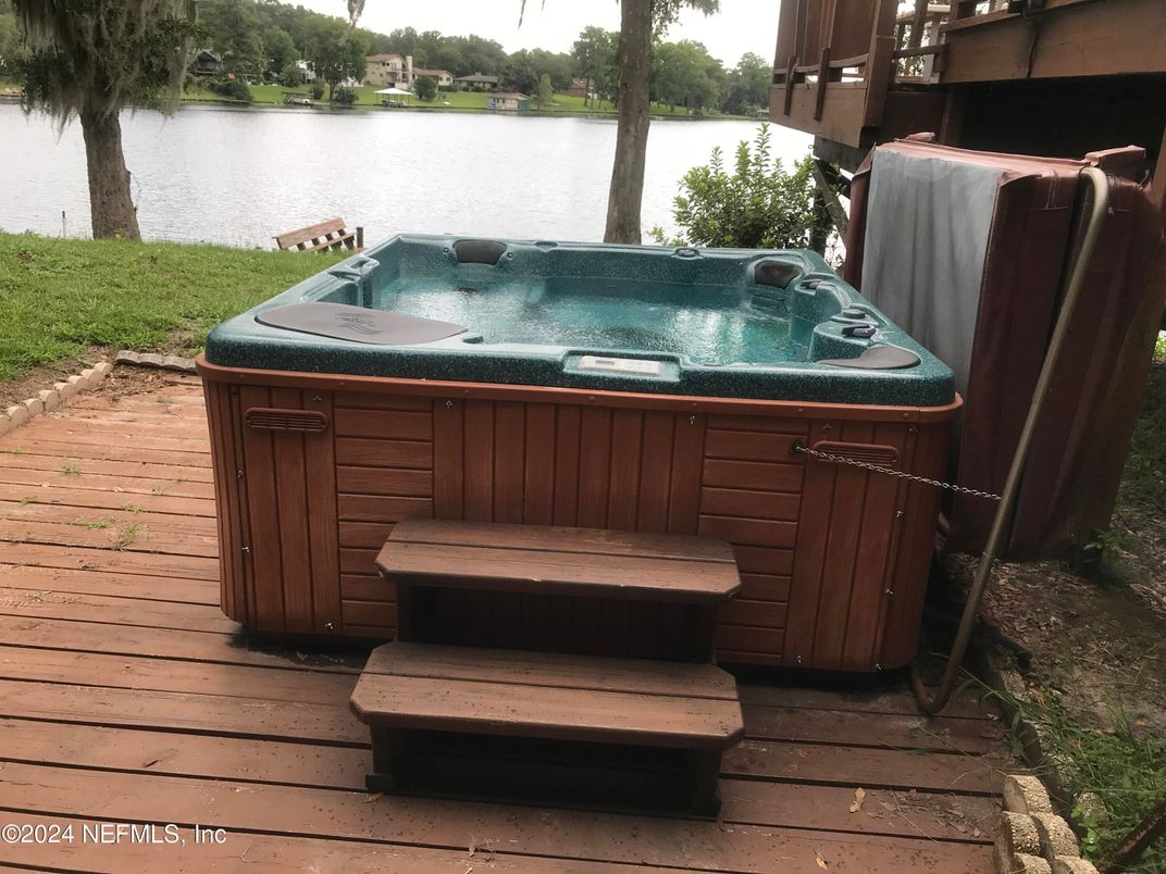 Exterior, Hot Tub, Water