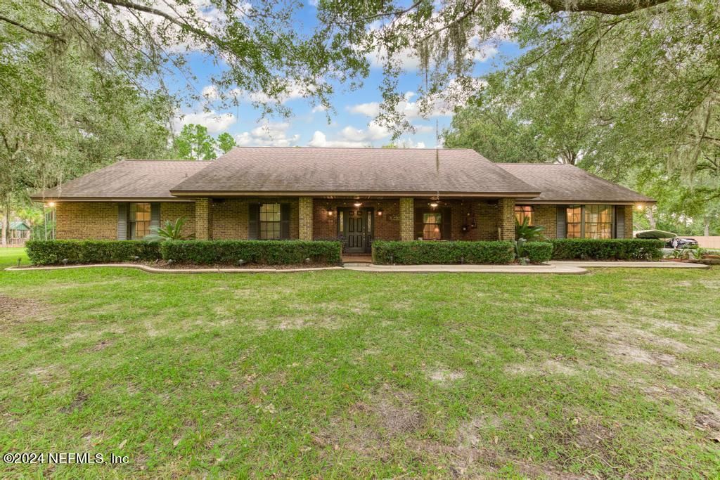 Backyard, Exterior, Facade, Brick Facade, Ranch