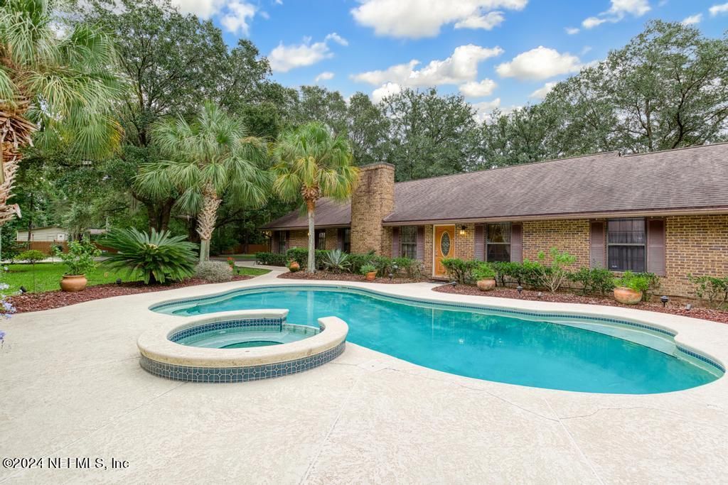 Exterior, Pool
