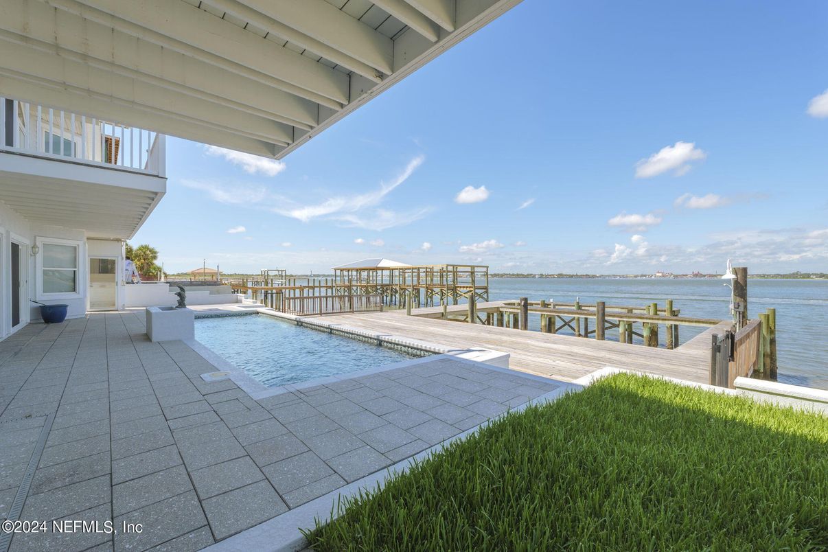 Exterior, Pool, Water