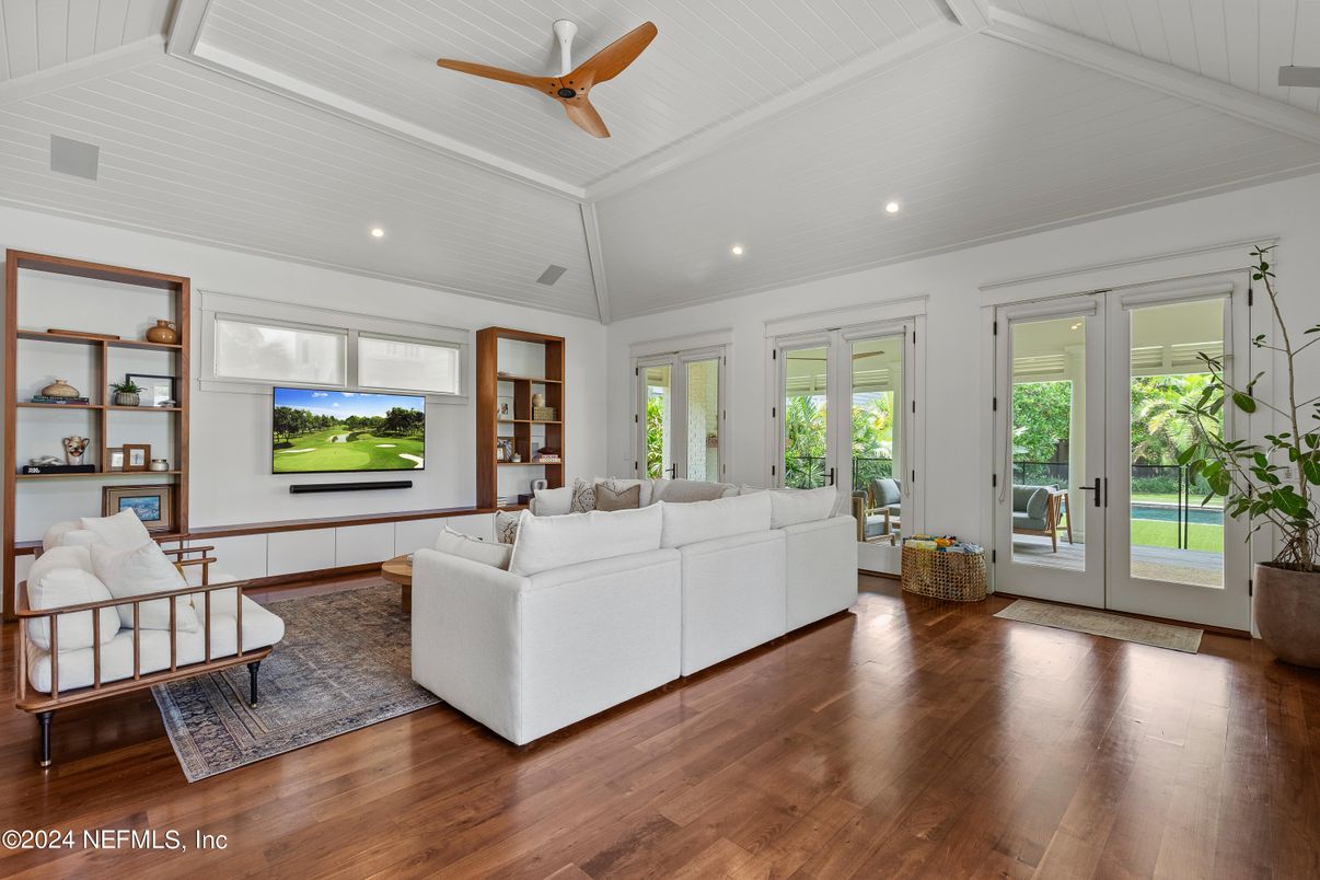 Interior, Living room, Recessed Lighting, Wood Texture Flooring