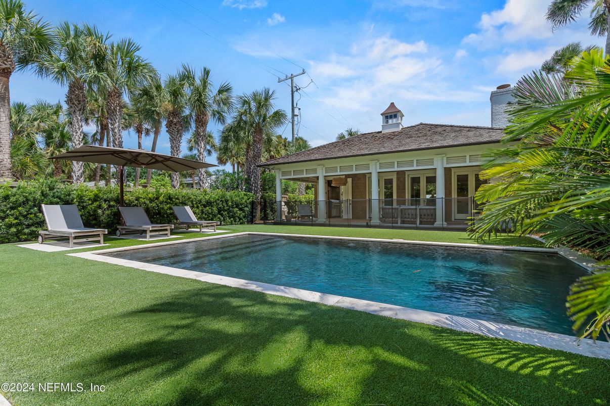 Exterior, Pool