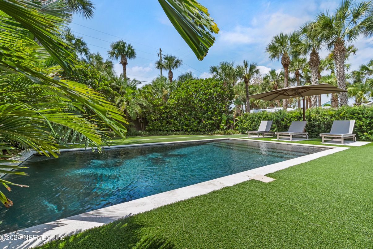 Exterior, Lake, Pool