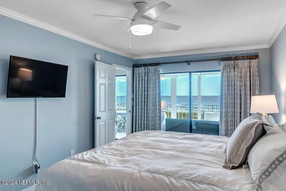 Bedroom, Interior, Water