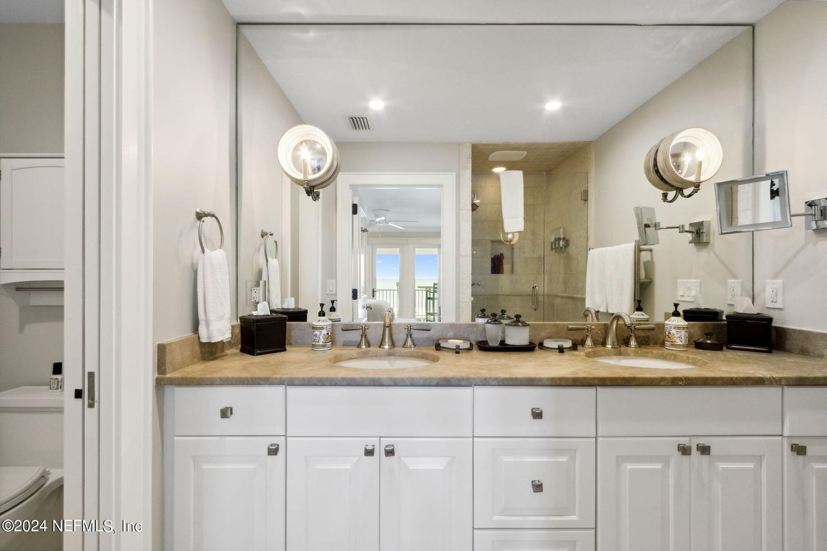 Bathroom, Dual Sink Vanities, Interior, Recessed Lighting
