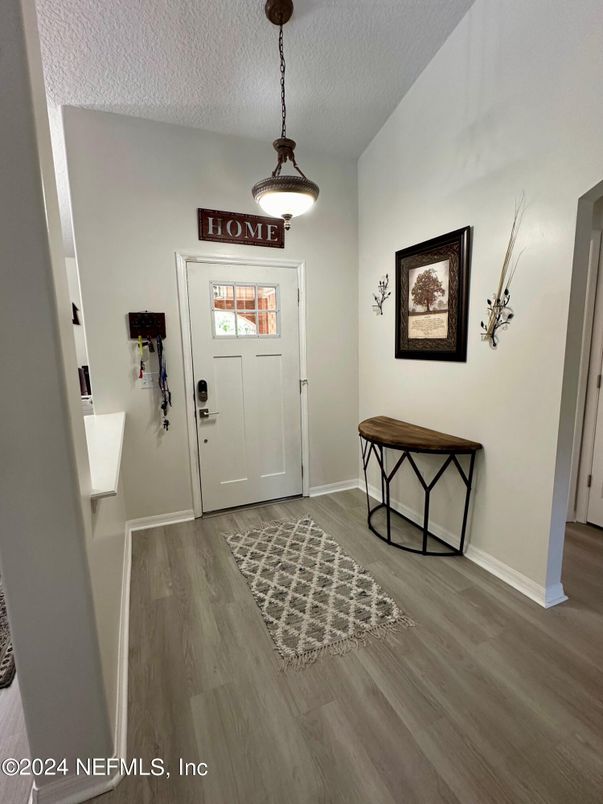 Interior, Pendant Lights, Wood Texture Flooring