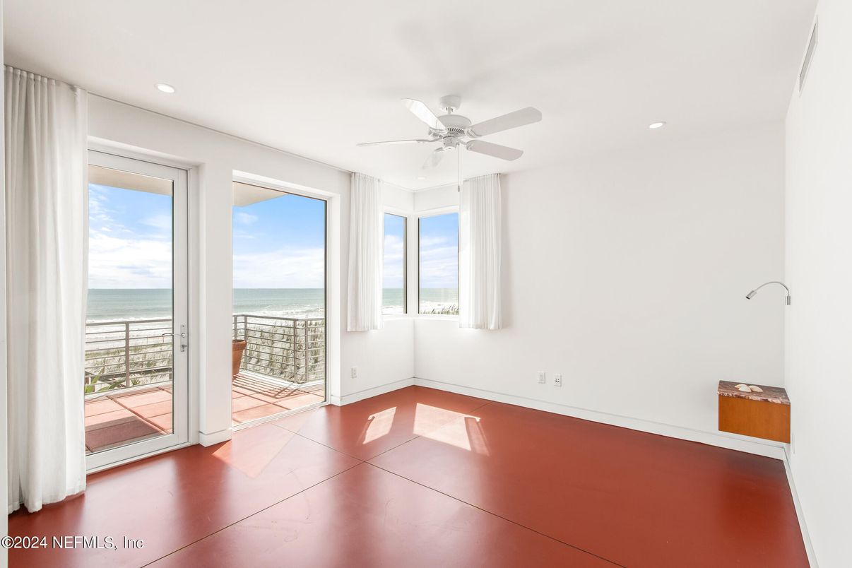 Empty room, Interior, Recessed Lighting, Water
