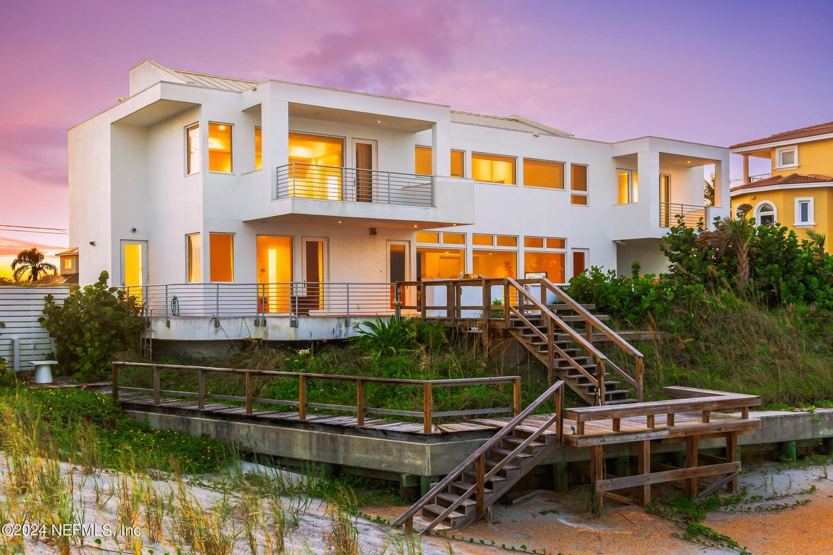 Backyard, Exterior, Facade, Modern