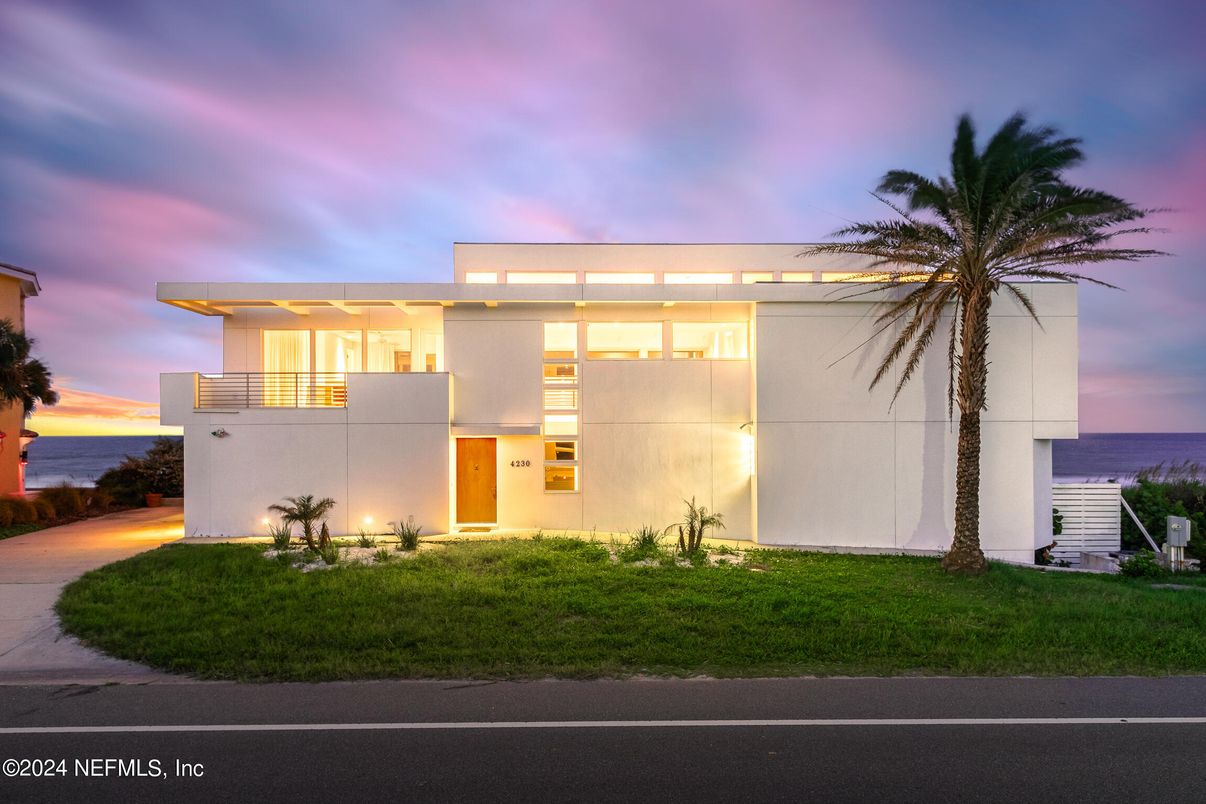 Exterior, Facade, Water, Modern