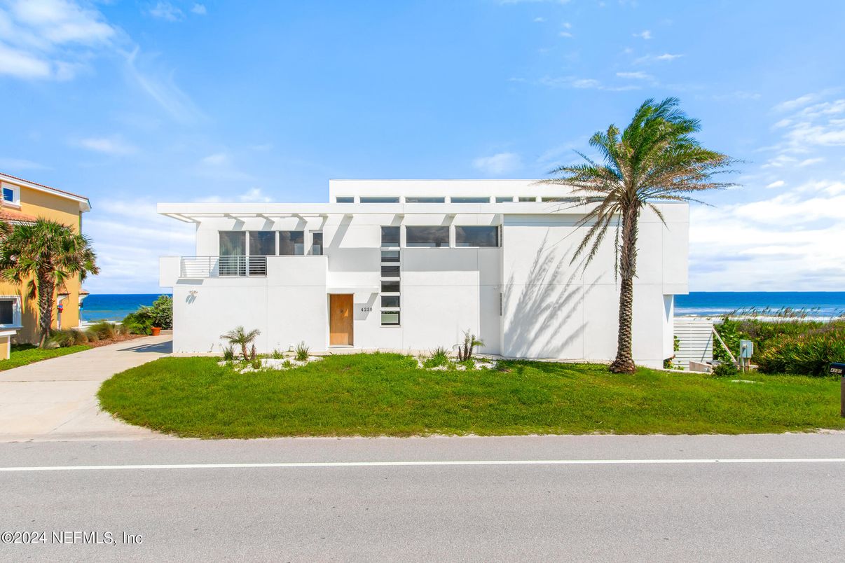 Exterior, Facade, Water, Modern