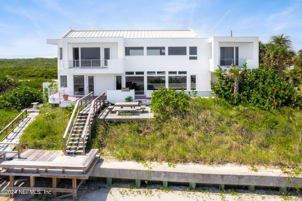 Backyard, Exterior, Facade, Modern