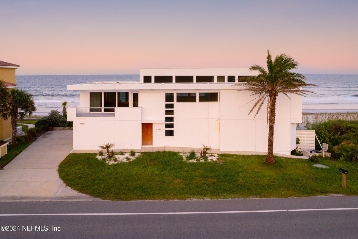 Exterior, Facade, Water, Modern