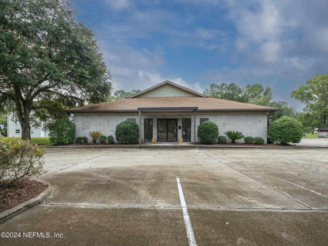 Exterior, Facade, Ranch