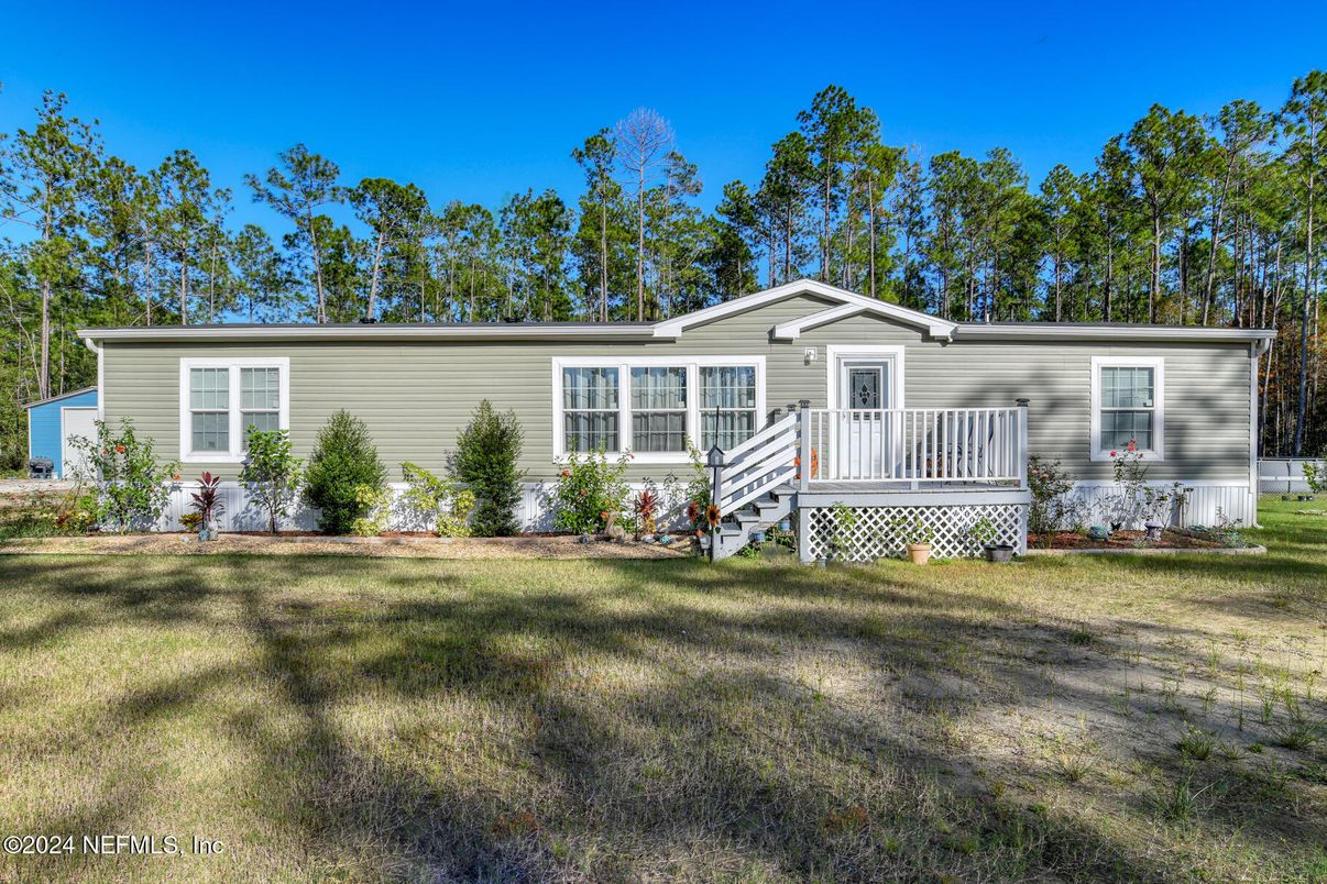 Backyard, Exterior, Facade, Split Level