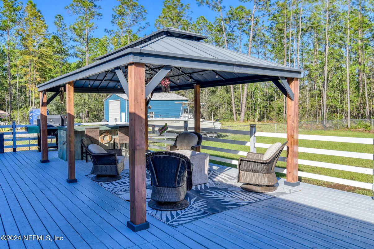 Backyard, Exterior