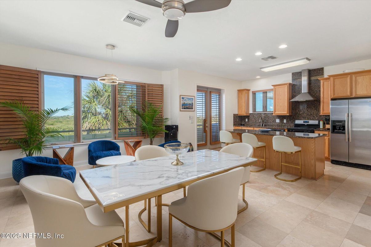 Dining room, Interior, Kitchen, Pendant Lights, Recessed Lighting, Stainless Steel Appliances