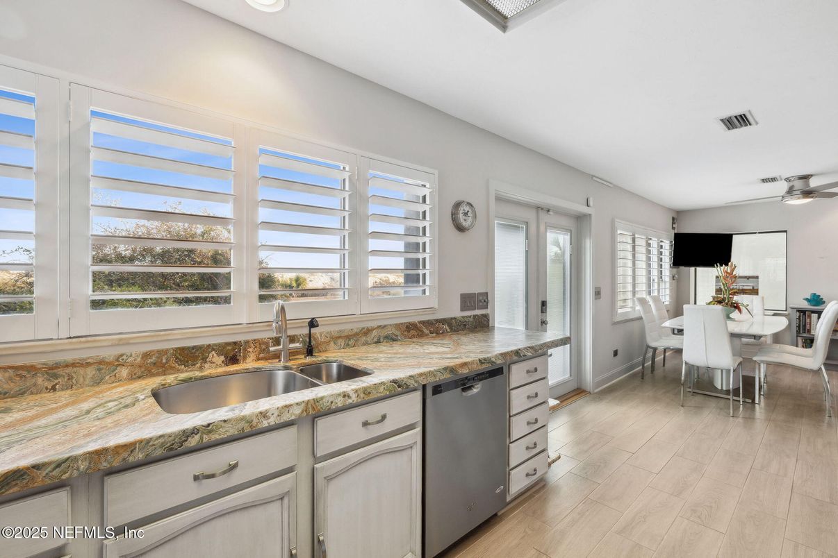 Dining room, Interior, Kitchen, Recessed Lighting, Wood Texture Flooring