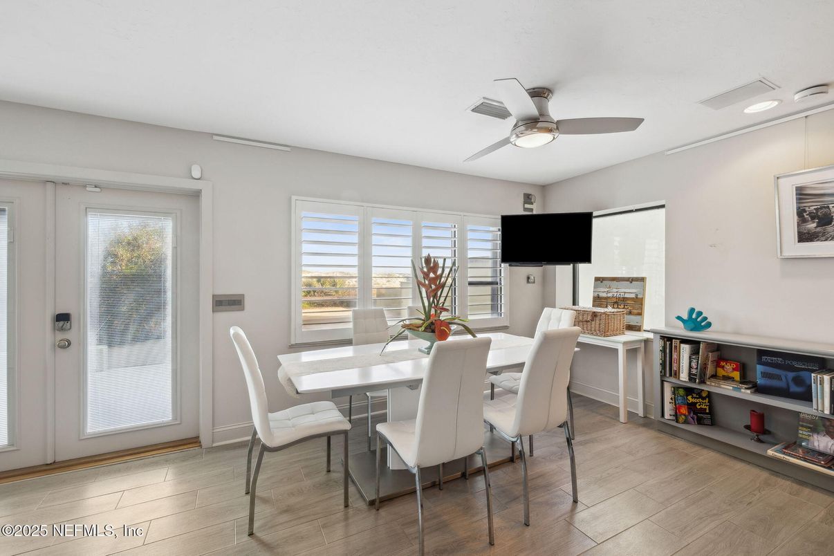 Dining room, Interior, Recessed Lighting, Wood Texture Flooring