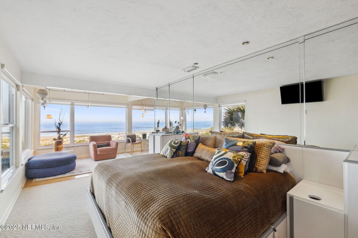 Bedroom, Interior, Water