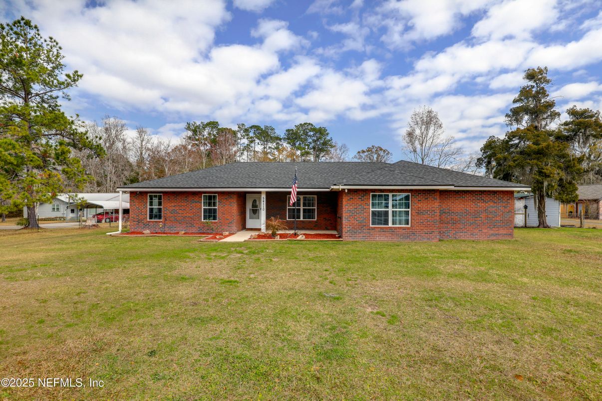 Exterior, Facade, Brick Facade, Ranch