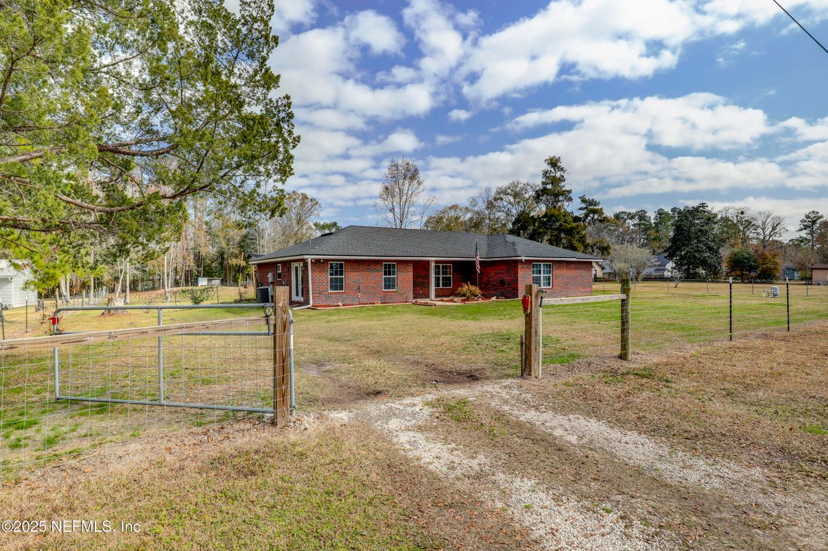 Backyard, Exterior