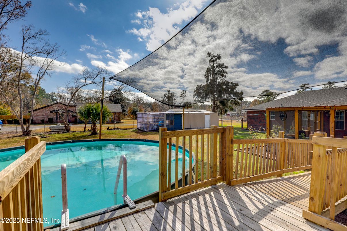 Exterior, Pool