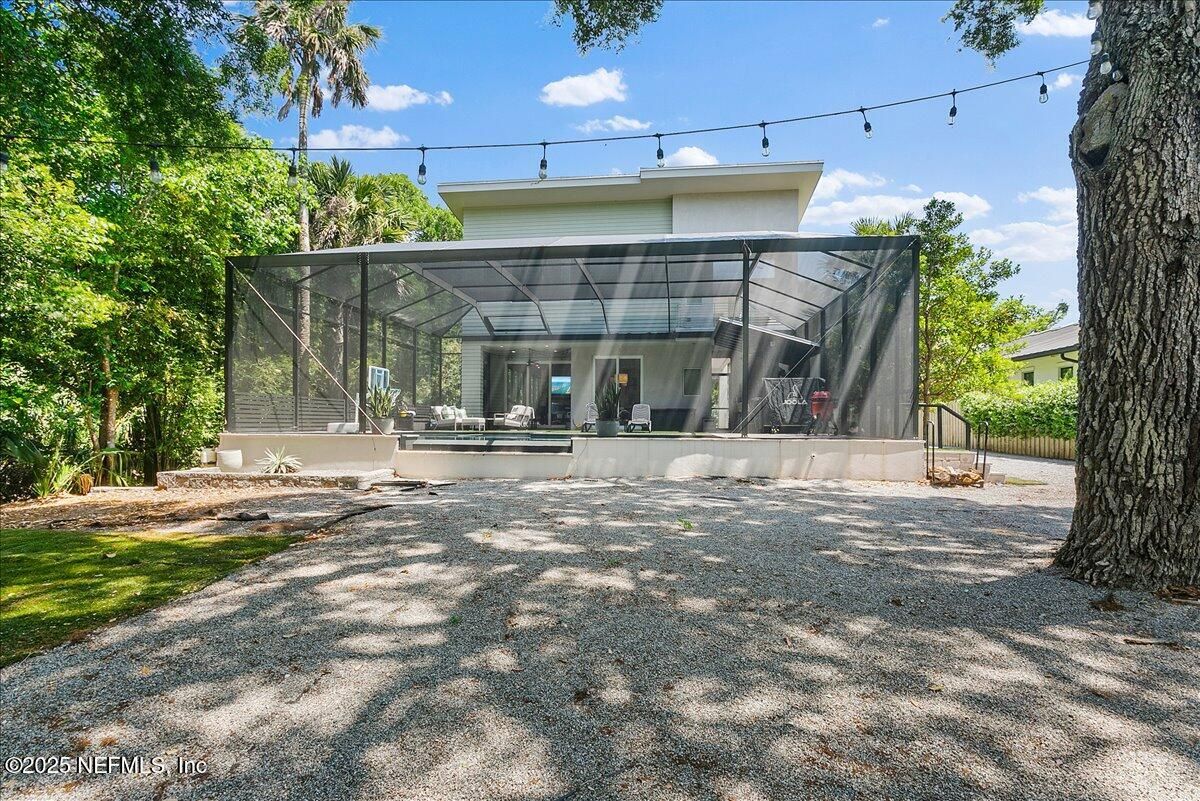 Backyard, Exterior, Facade, Modern
