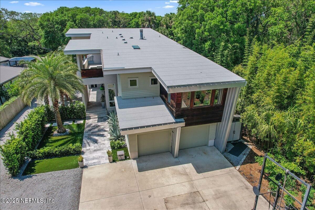 Exterior, Drone