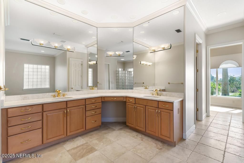Bathroom, Dual Sink Vanities, Interior, Recessed Lighting