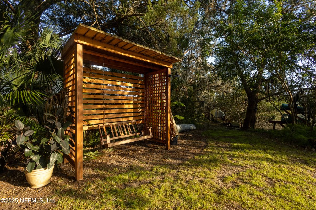 Backyard, Exterior