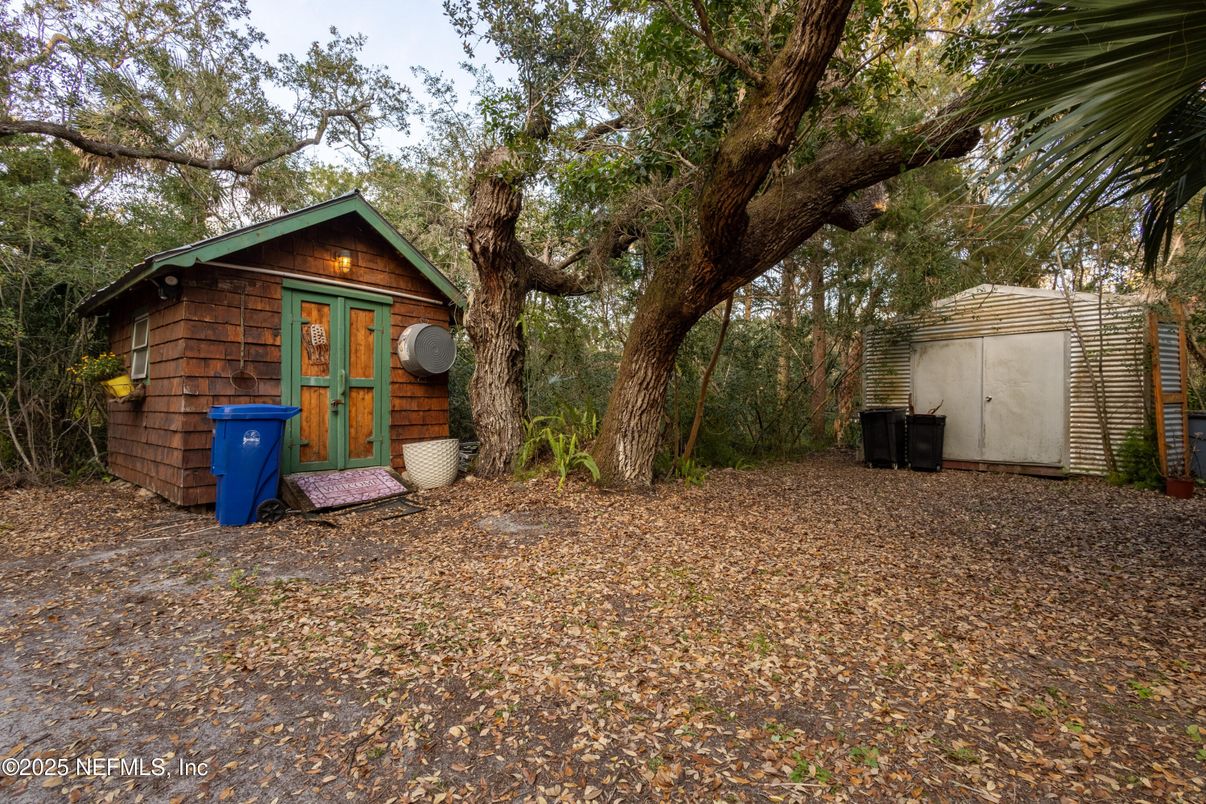 Backyard, Exterior