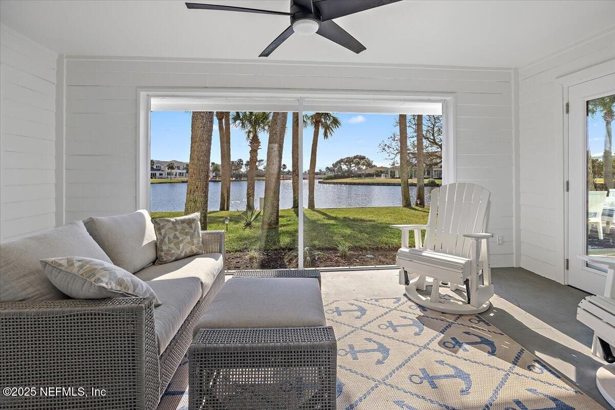 Interior, Sun Room, Water