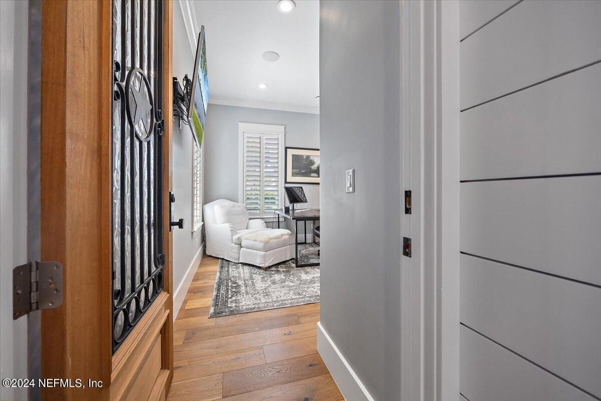 Interior, Recessed Lighting, Wood Texture Flooring