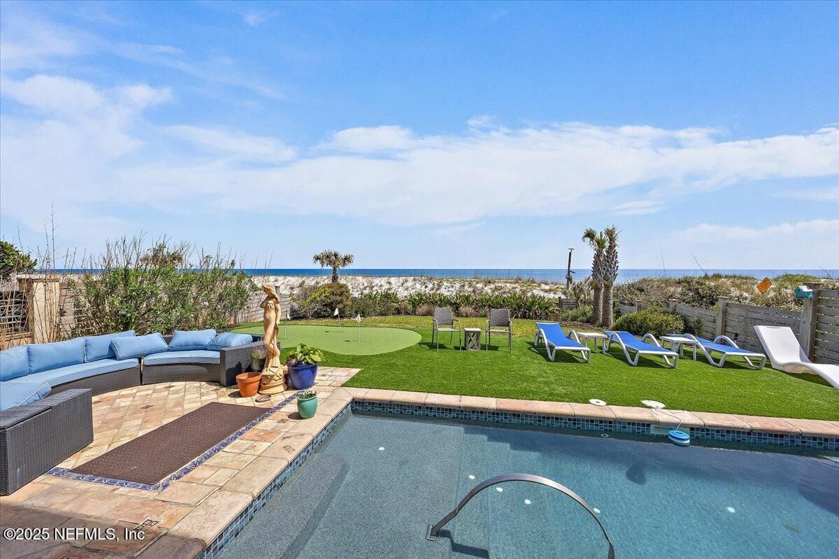 Exterior, Pool, Water