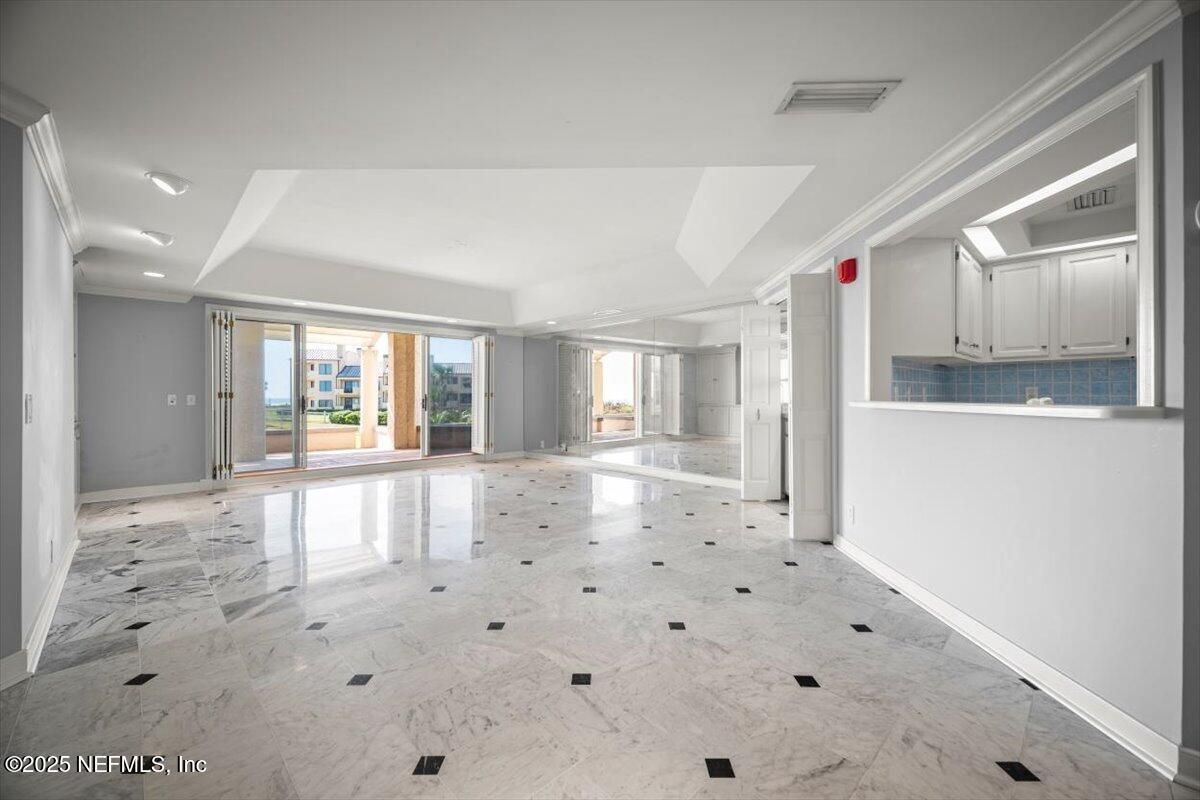 Empty room, Interior, Marble, Recessed Lighting