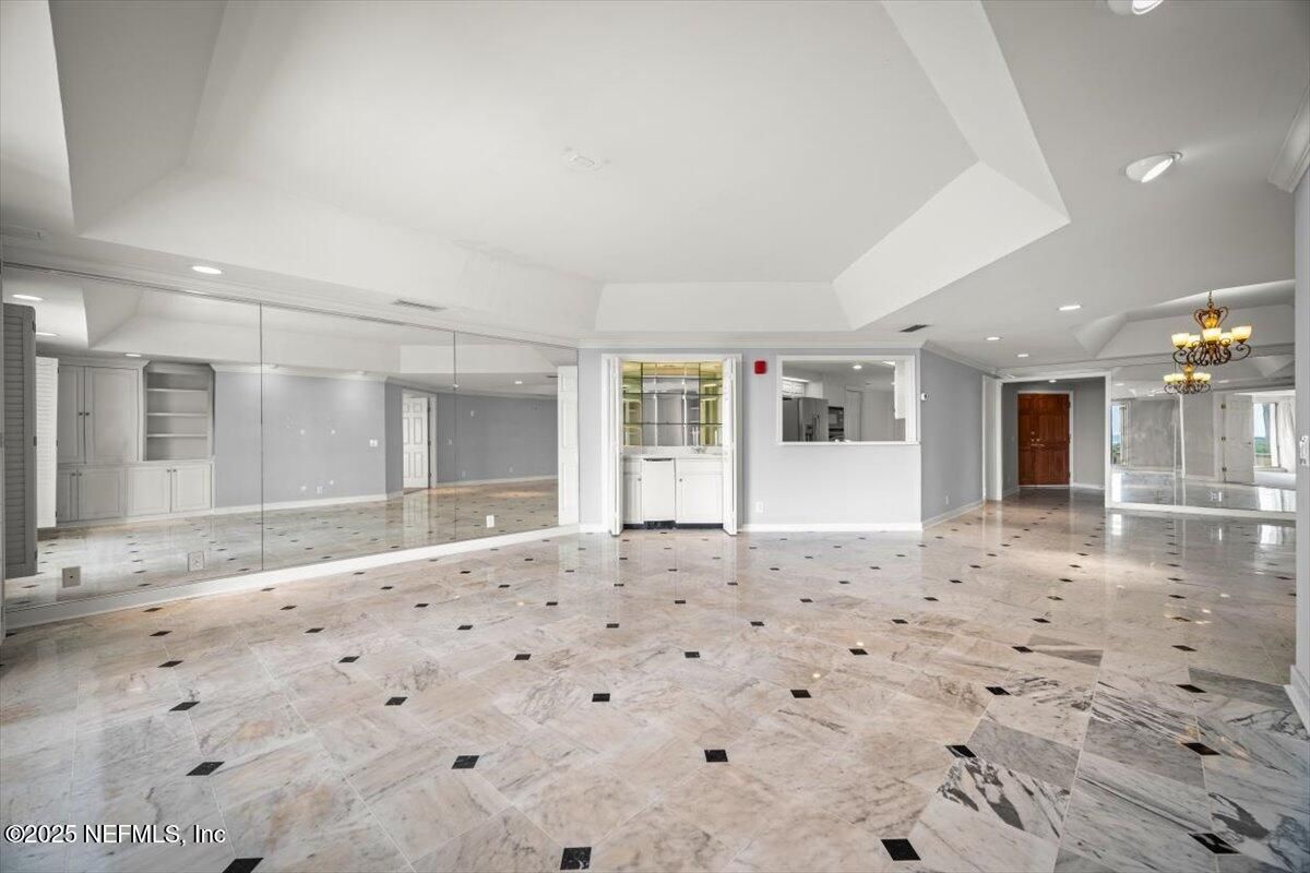 Empty room, Interior, Recessed Lighting